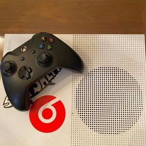 Microsoft Xbox One S White 500 GB Console with controller, HDMI and power cord